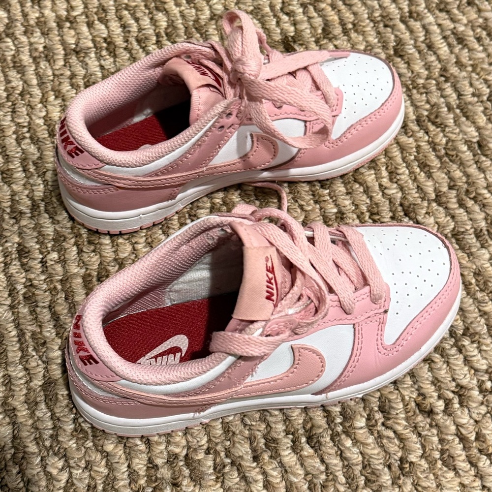 Nike Kids Sneakers in Pink and White dunks